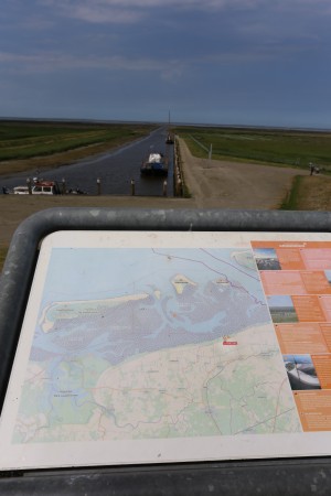 
                            <b>Informatiebord met kaart van het Groningse waddengebied.</b><br>
                                                        <b>ISO:</b> 100 | <b>Sluitertijd:</b> 1/400 | <b>Diafragma:</b> f/13.0 | <b>Datum:</b> 2026-05-31

                        