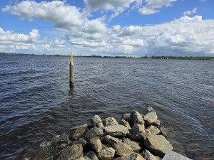 
                            <b>Houten paal met gele markering in het water</b><br>
                                                        <b>ISO:</b> 12 | <b>Sluitertijd:</b> 1067409/1000000000 | <b>Diafragma:</b> f/1.7 | <b>Datum:</b> 2026-06-09

                        