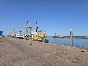 
                            <b>Vissersboten aangemeerd aan een kade.</b><br>
                                                        <b>ISO:</b> 12 | <b>Sluitertijd:</b> 989477/1000000000 | <b>Diafragma:</b> f/1.7 | <b>Datum:</b> 2026-05-25

                        