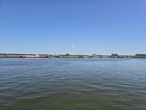 
                            <b>Haven met boten en een windturbine aan de kade</b><br>
                                                        <b>ISO:</b> 12 | <b>Sluitertijd:</b> 1105649/1000000000 | <b>Diafragma:</b> f/1.7 | <b>Datum:</b> 2026-05-25

                        