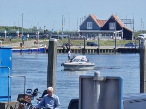 
                            <b>Motorboot met opvarenden vaart door de haven.</b><br>
                                                        <b>ISO:</b> 32 | <b>Sluitertijd:</b> 5477389/1000000000 | <b>Diafragma:</b> f/3.4 | <b>Datum:</b> 2026-05-25

                        