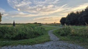 Vanaf de parkeerplaats naar het uitzichtpunt op de Kikkerberg